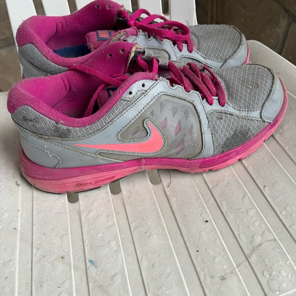 Nike Women's Pink and Gray Running Shoes - Picture 2 of 3